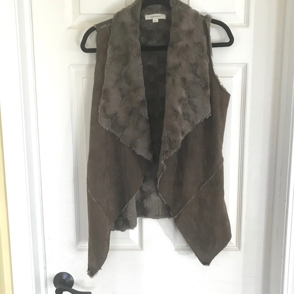 onetheland Jackets & Blazers - Brown Faux Fur vest Size S from Dry Goods